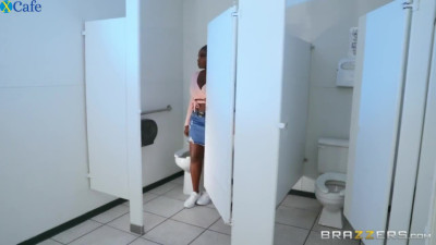 Caught spying dude gets a nice blowjob right in the toilet by Osa Lovely