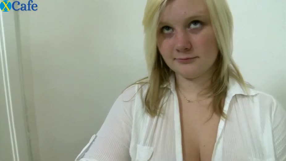 Watch Voluptuous blond amateur stuffs her puffy bald cunt with dildo Free Porn Videos | ePornRest.