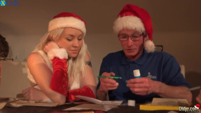 Nerdy man gets awesome Xmas gift as two babes work on his strong cock