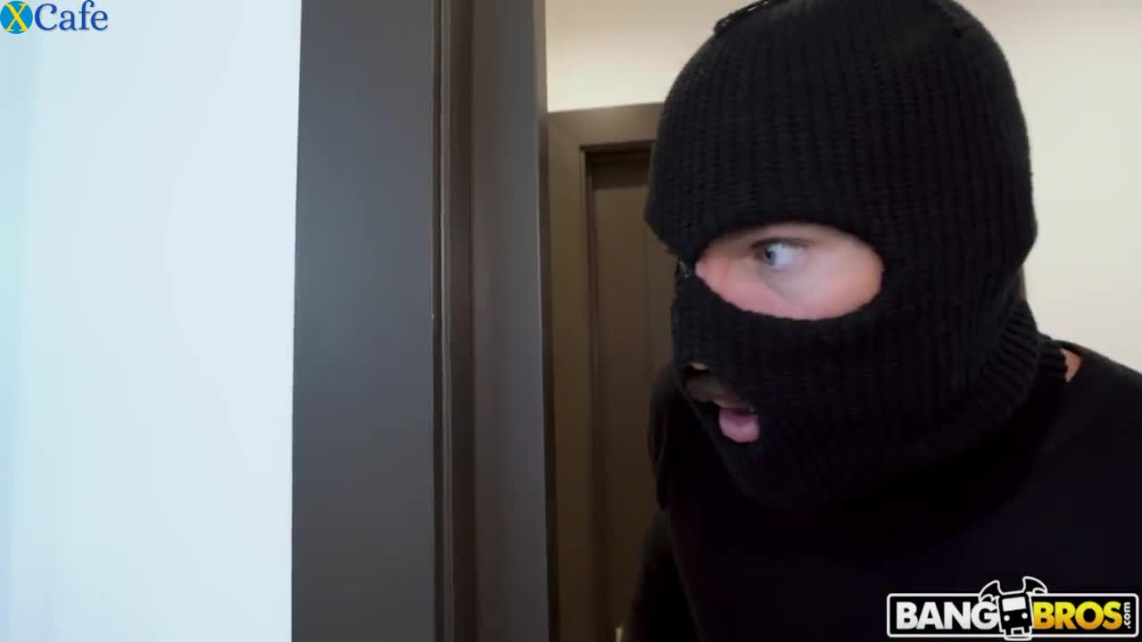 Watch Surprised robber gets a nice solid deepthroat blowjob from naughty babe Free Porn Videos | ePornRest.