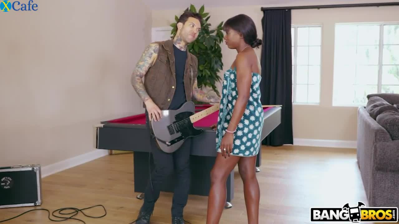 Watch Horny guitarist is mesmerized by charming ebony babe and enjoys hot sex Free Porn Videos | ePornRest.