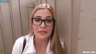 Nerdy beauty with big booty Sloan Harper gonna ride stiff boner cock