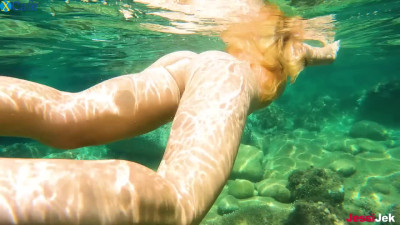 Anal underwater sex with an incredible beauty on the beach