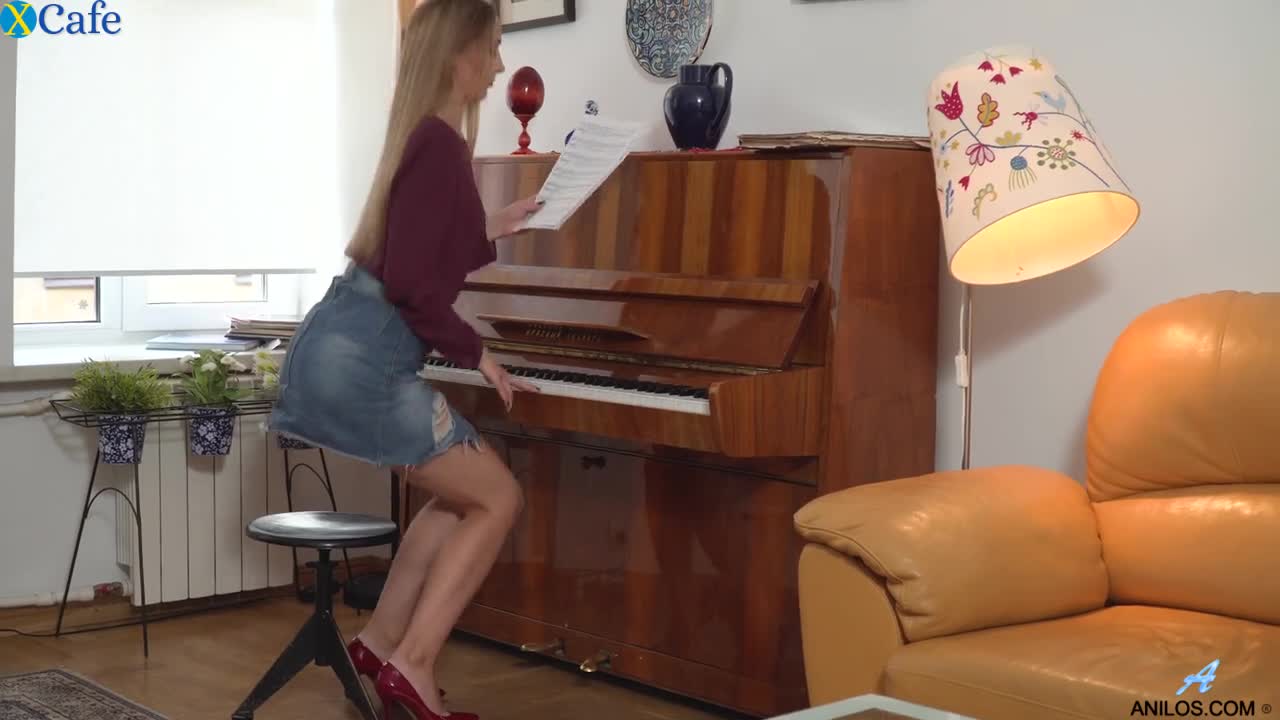 Watch Alone nympho Bekki forgets about her piano and she goes solo instead Free Porn Videos | ePornRest.