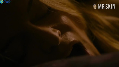 Lots of passionate kissing scene with such a hot actress Heather Graham