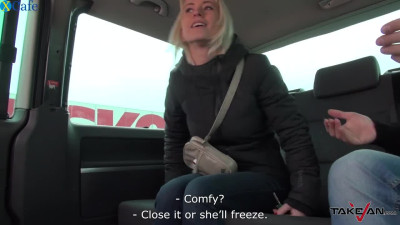 Giggling busty blonde slut Licky is profoundly banged right in the car