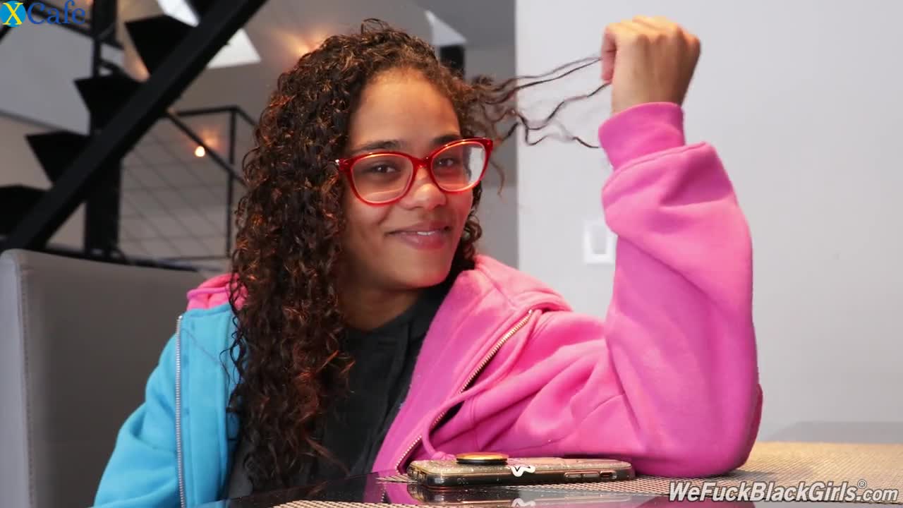 Watch Hot nerdy ebony chick Scarlit Scanda and her kinky interview Free Porn Videos | ePornRest.