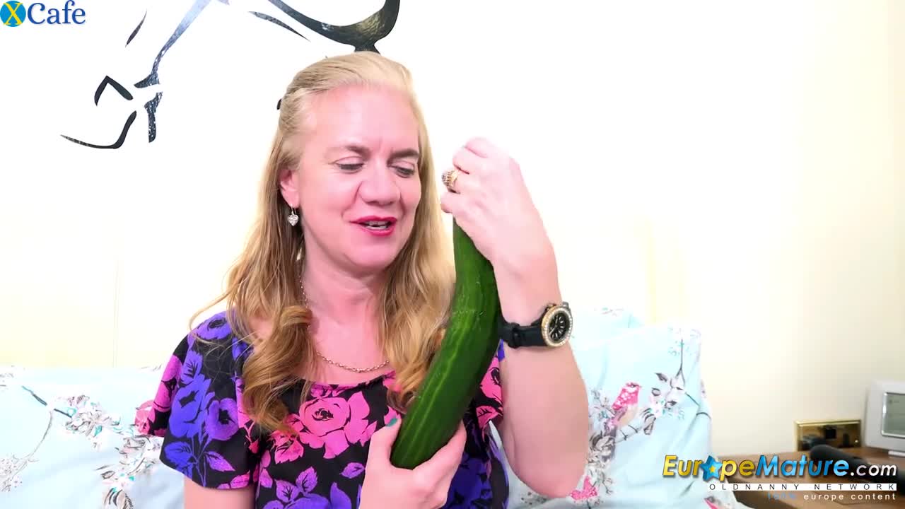 Watch Ugly mature Welsh slut Lily May is into using vibrator for her old cunt Free Porn Videos | ePornRest.