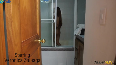 Alone shemale Veronica Zuluaga is ready for some jerking in the shower