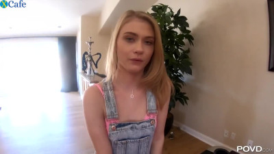 Juicy hottie called Hannah Hays exposes her booty and enjoys riding dick