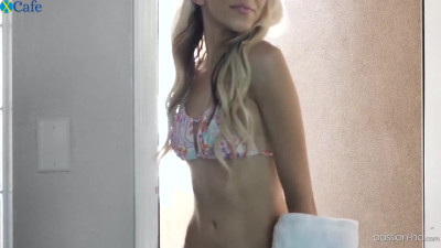 Amazing blonde babe Hime Marie wanna be fucked in standing pose in bathroom