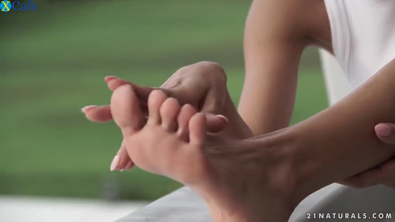 Watch Flexible leggy babe Veronica Leal wanna give footjob and be fucked Free Porn Videos | ePornRest.