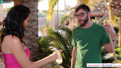 Bearded nerd gets seduced by nicely shaped babe Reagan Foxx for hot sex