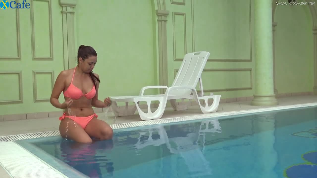 Watch Attractive hottie Sazan Cheharda is awesome bikini babe who looks good underwater Free Porn Videos | ePornRest.