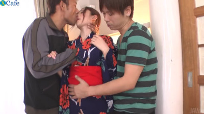 Versatile Japanese geisha Kaori Maeda works on hard cocks of two men