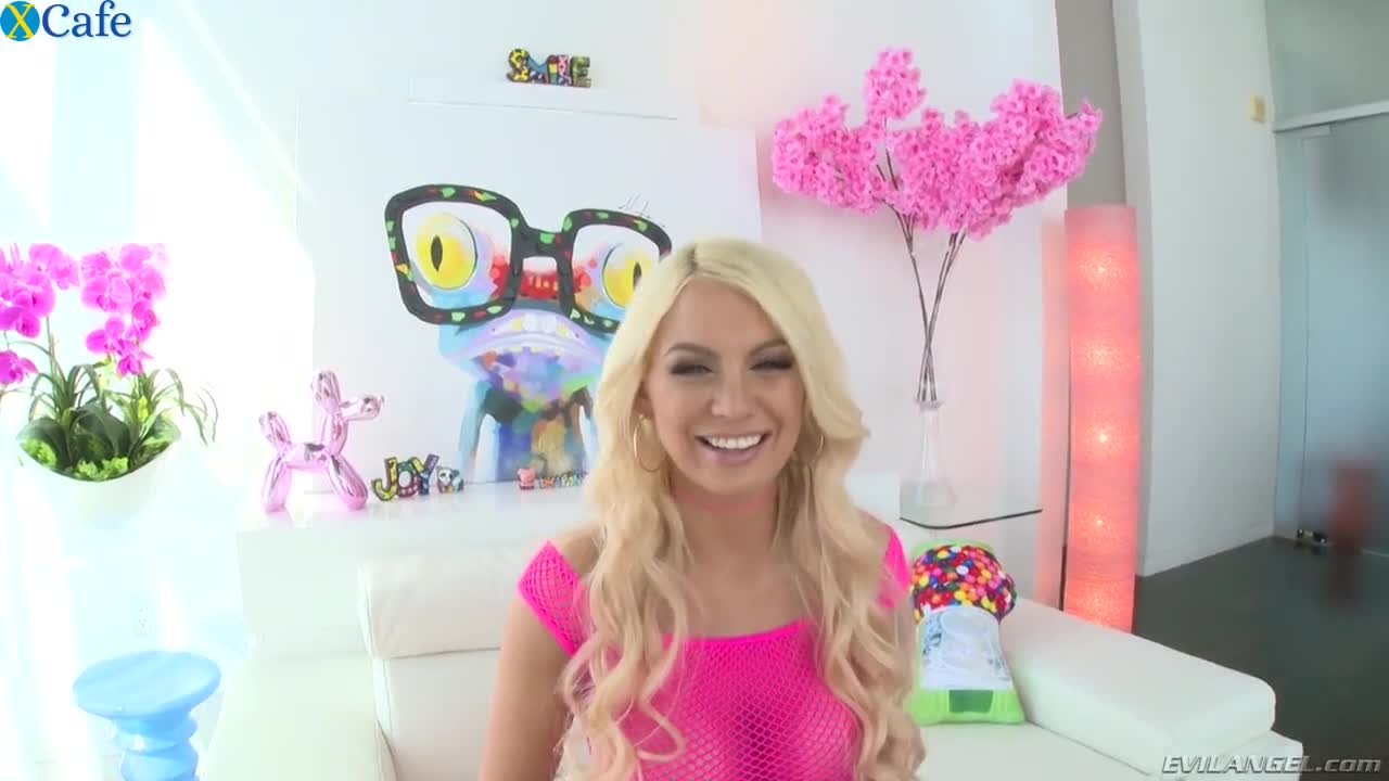 Watch Oil drenched bitch Kenzie Taylor has a great sexual energy and she loves anal Free Porn Videos | ePornRest.