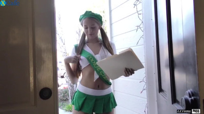 Sexy cookie girl Avery Adair fucks her new neighbor