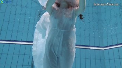 Andrejka demonstrating sexy body in artistic underwater photoshoot