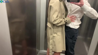 Kinky French couple have quick fuck in the elevator